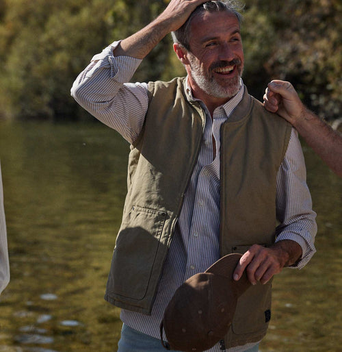 Costume Gris avec Gilet et Cravate à Pois | Hockerty Costume Gris avec Gilet et Cravate à Pois | Hockerty