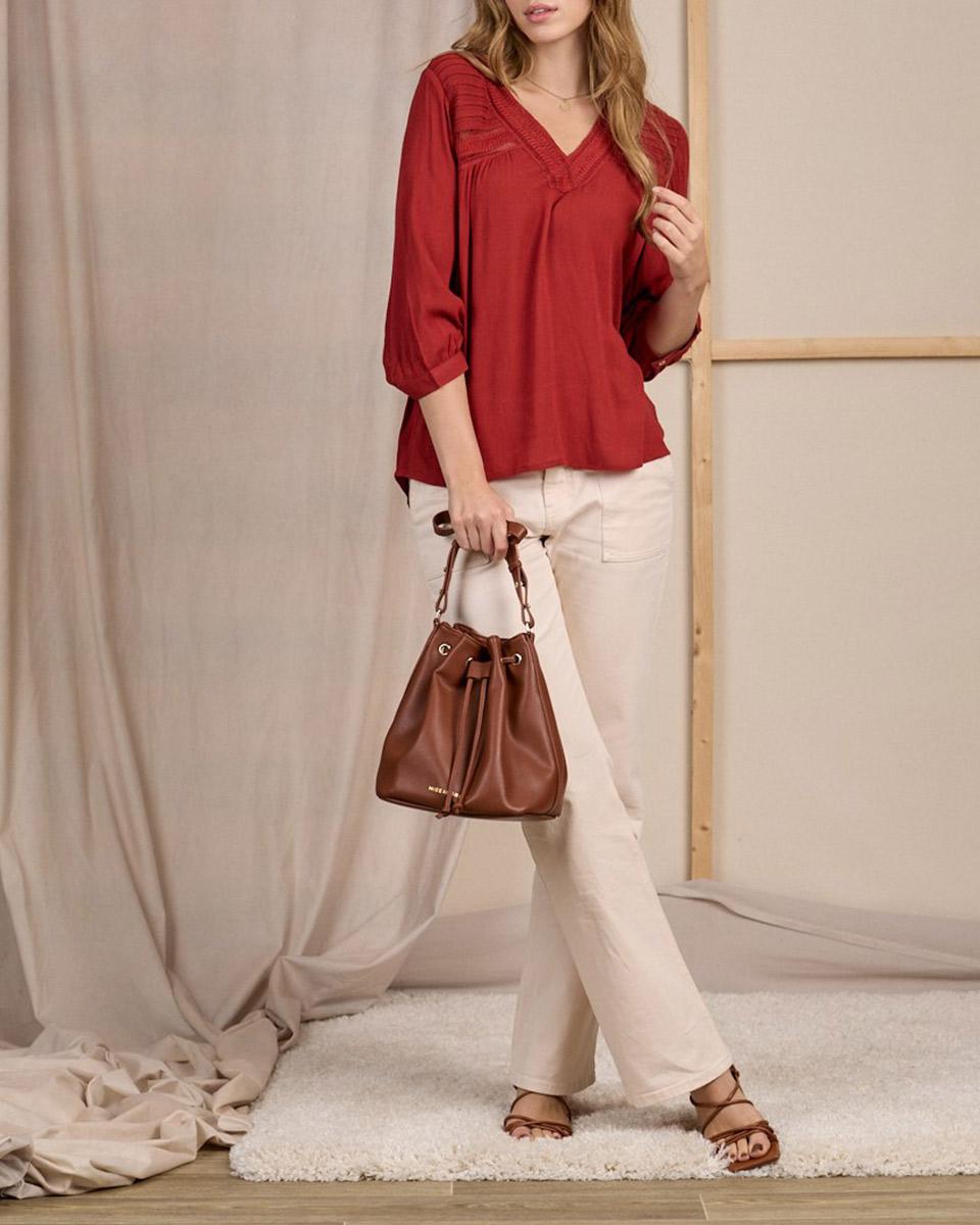 Blouse à détails rouge