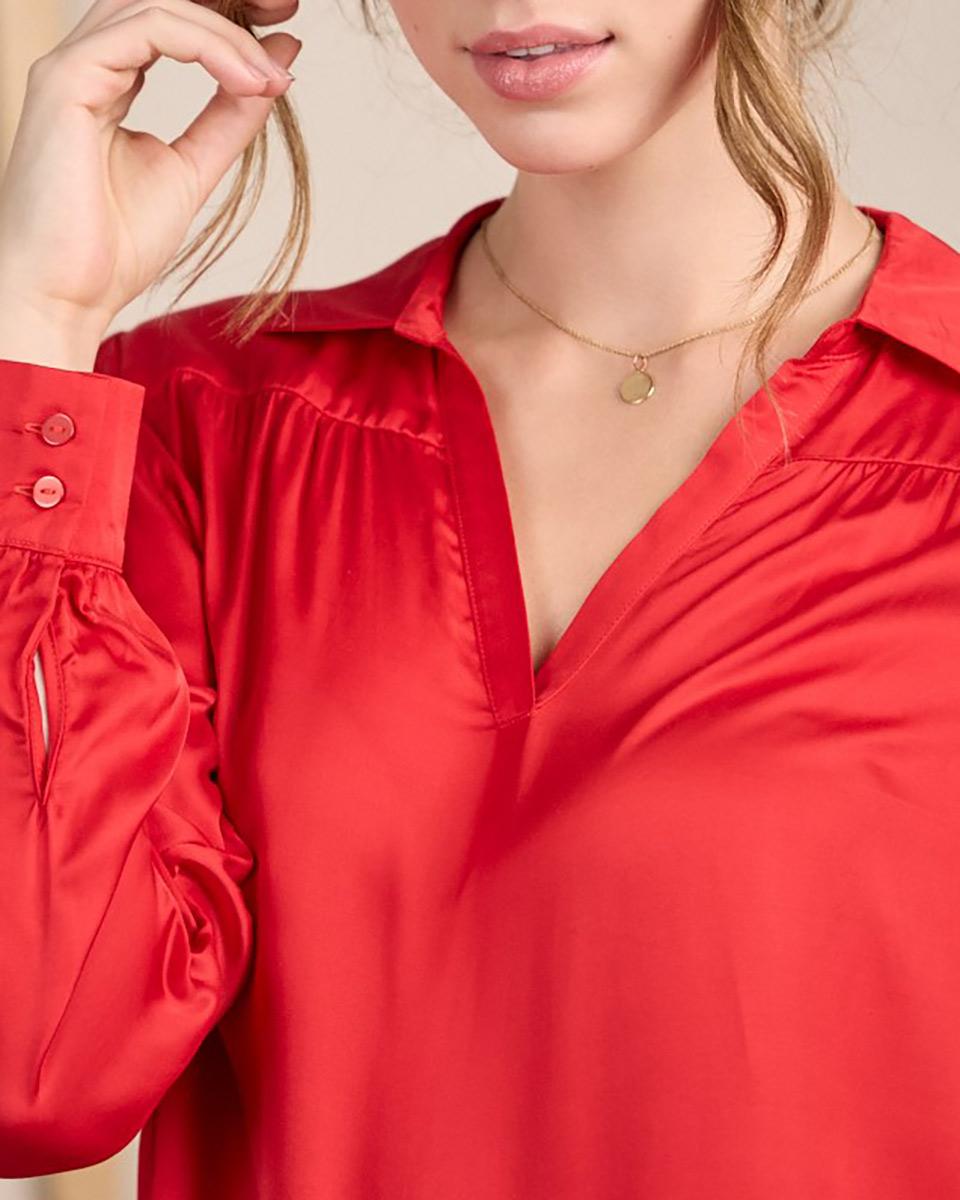 Blouse satinée rouge