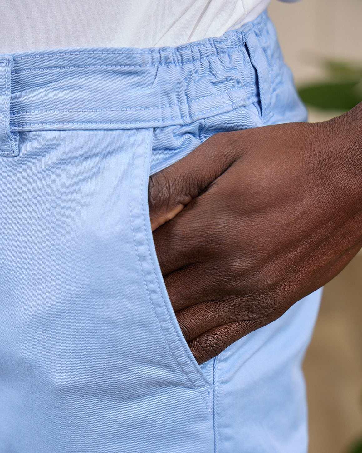 Chino coupe ajustée bleu