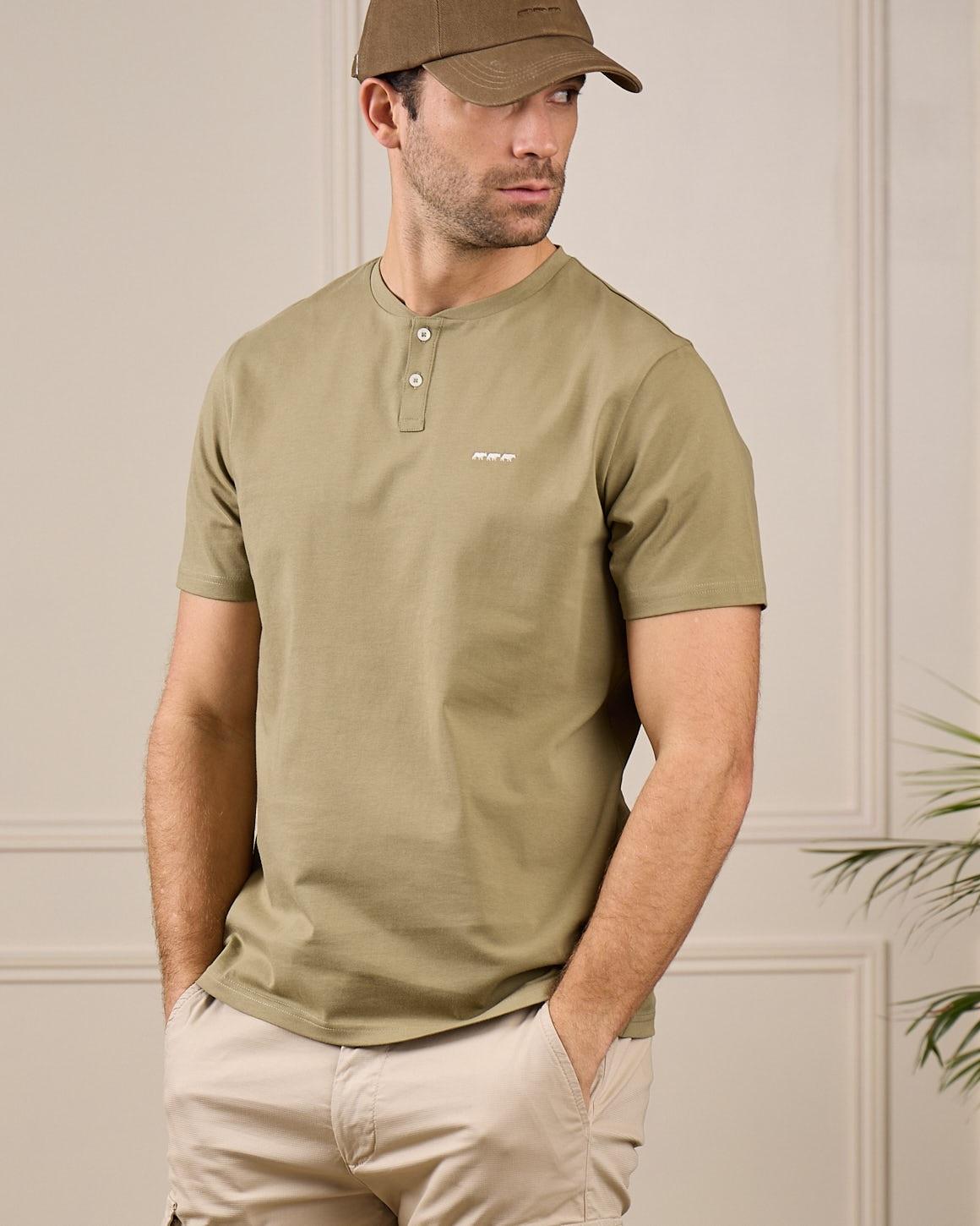 T-shirt col tunisien vert