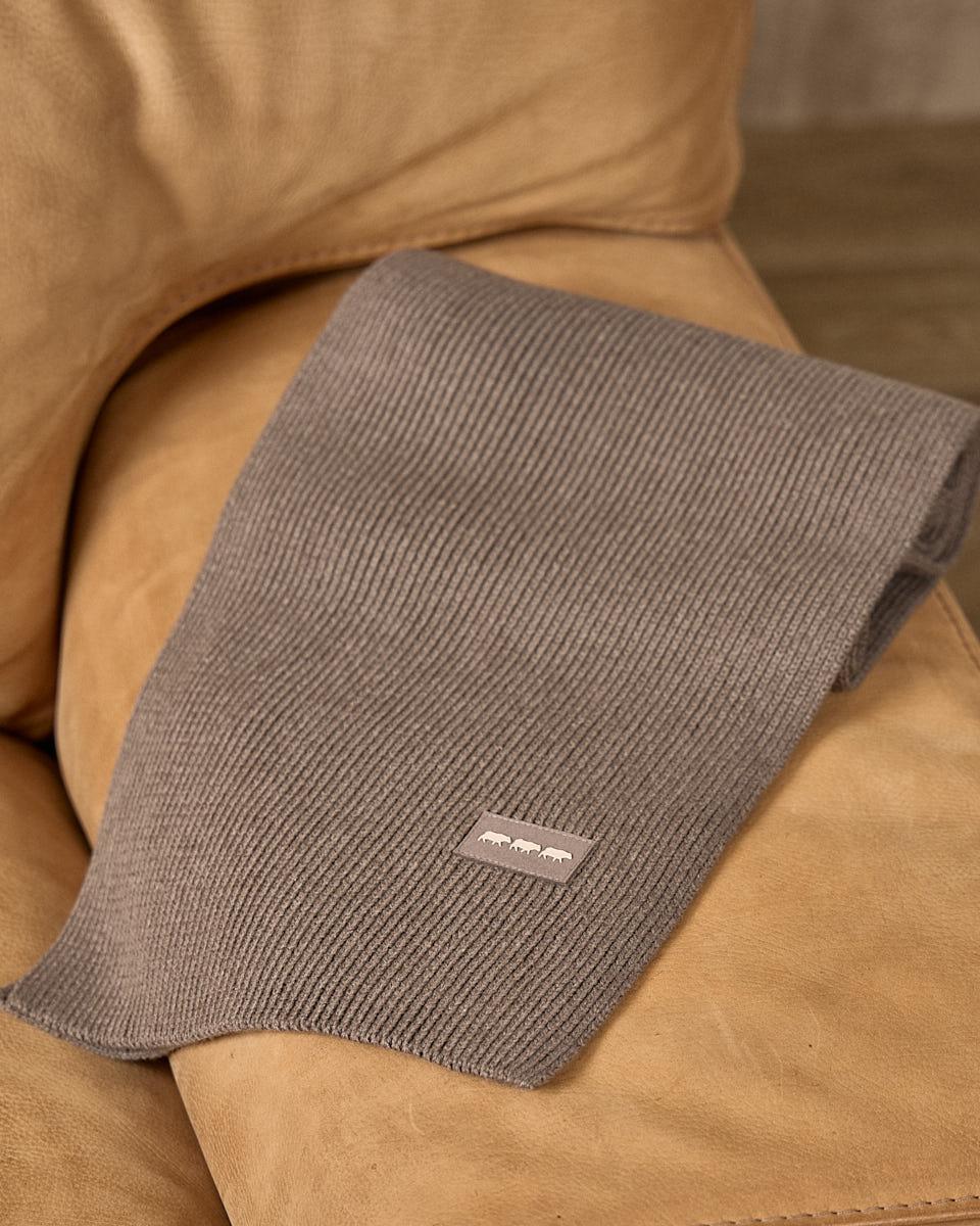 Écharpe unie en tricot beige