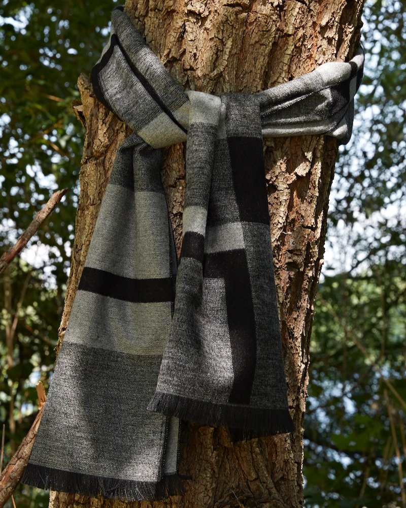 Echarpe à carreaux petites franges gris
