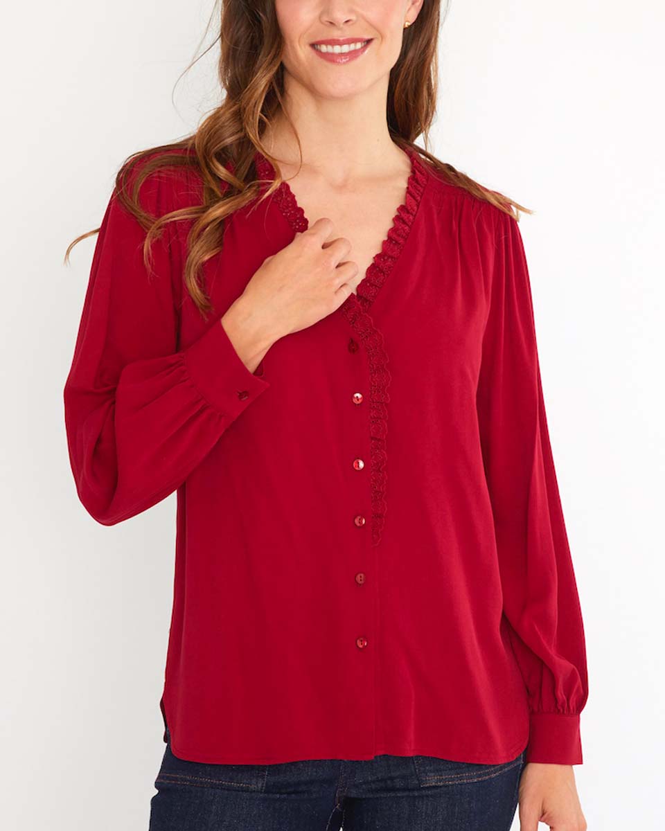 Chemisier uni boutonné détails broderies manches longues rouge