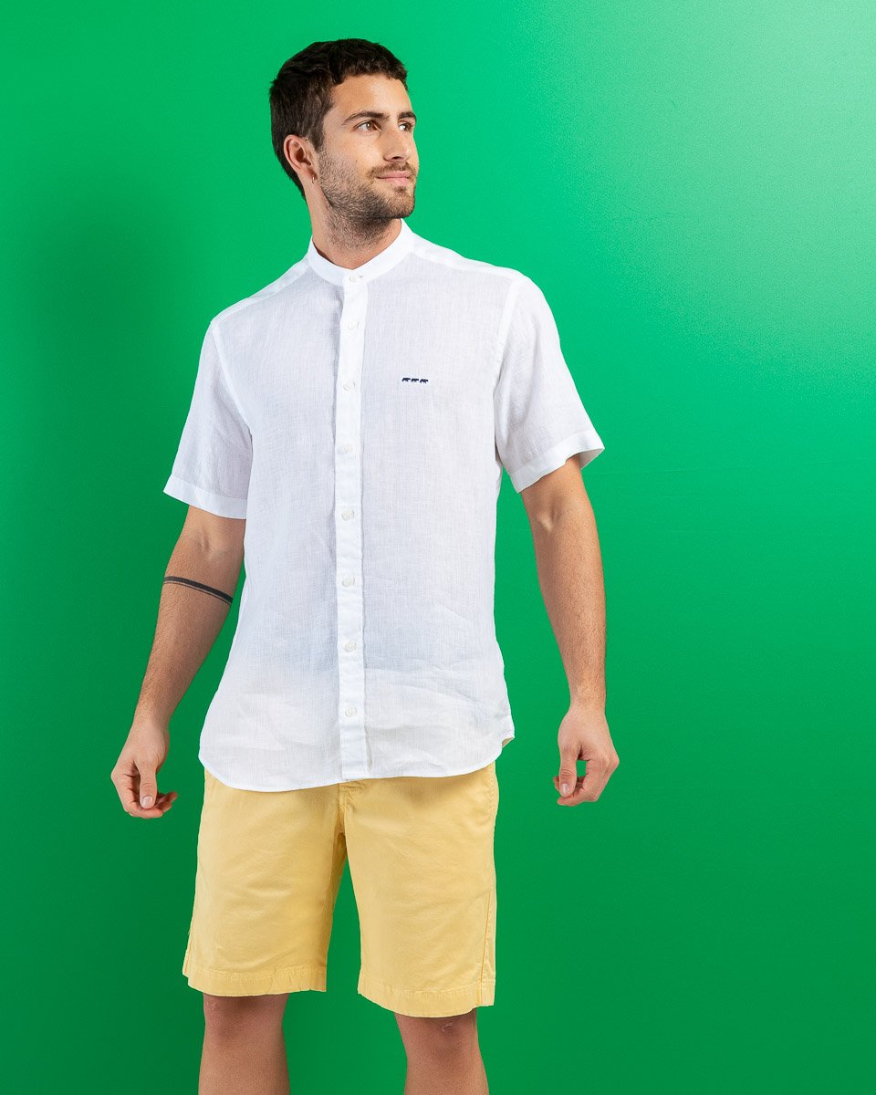 Chemise col mao unie à manches courtes en lin blanc