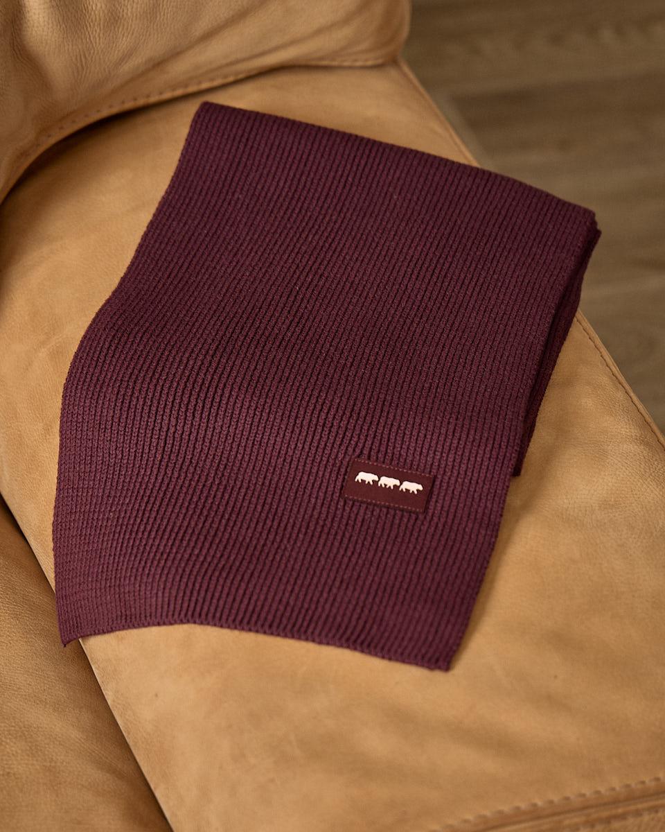Écharpe unie en tricot rouge