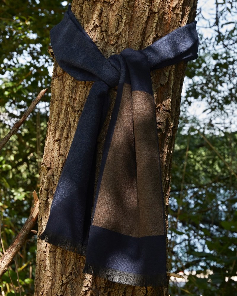 Echarpe bicolore petites franges en viscose bleu