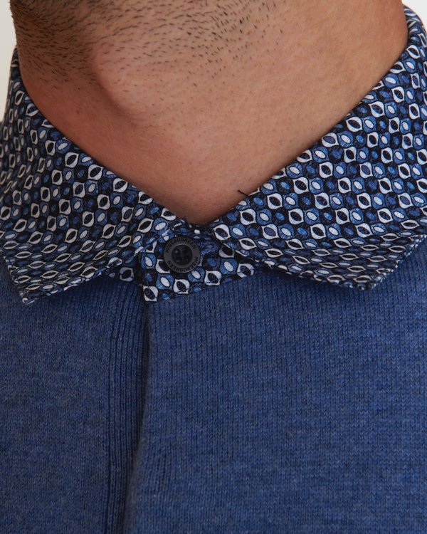 Pull uni avec col chemise imprimé broderie trois vaches en coton bleu Pull uni avec col chemise imprimé broderie trois vaches en coton bleu
