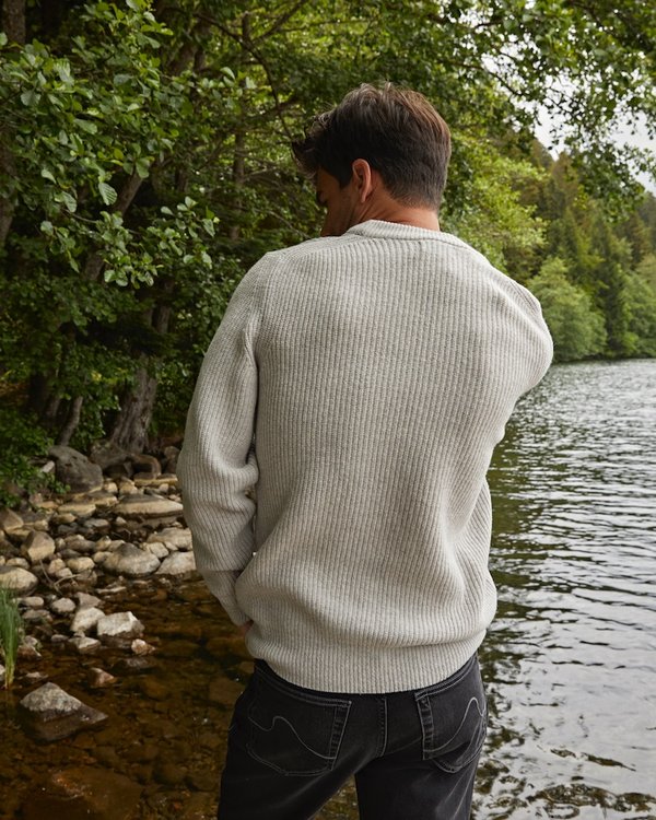 Pull à col rond uni manches longues casual chic en fil italien gris