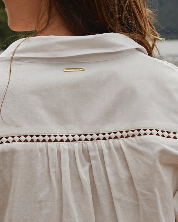 Chemisier en voile de coton insert dentelle en coton blanc Chemisier en voile de coton insert dentelle en coton blanc