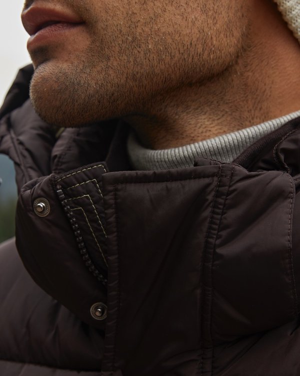 Doudoune mi-longue unie zippée à capuche amovible marron