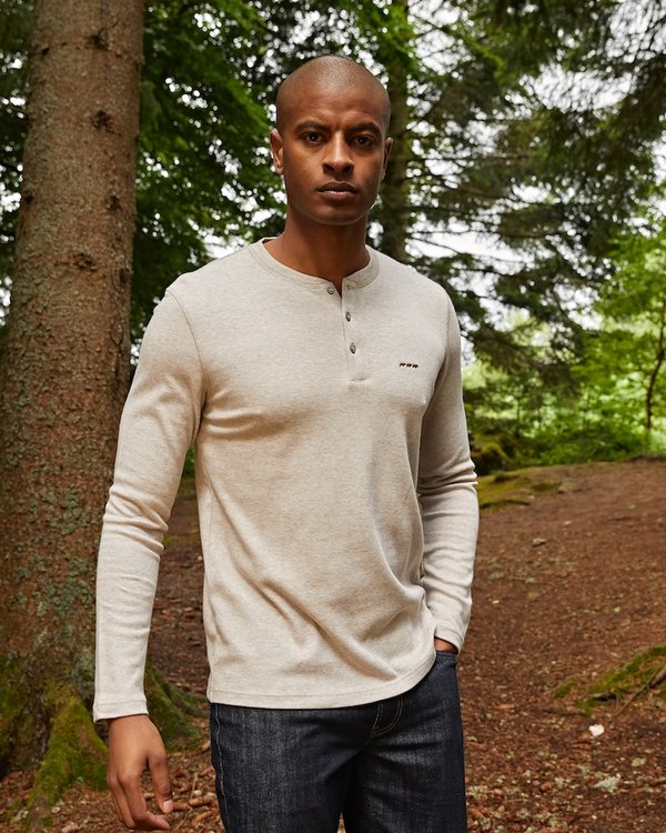 T-shirt manches longues uni col tunisien 100% coton beige T-shirt manches longues uni col tunisien 100% coton beige