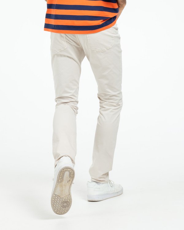 Pantalon 5 poches modern fit coton et élasthanne gris Pantalon 5 poches modern fit coton et élasthanne gris