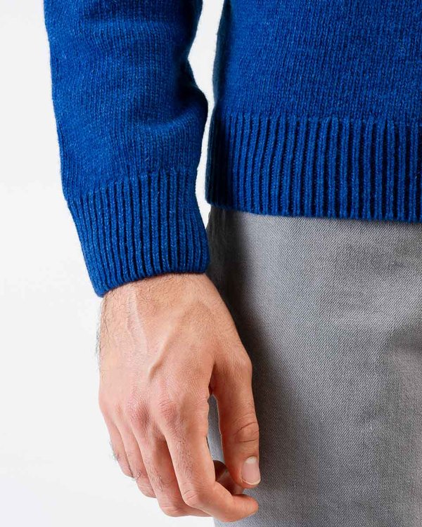Pull à col rond tricoté manches longues en laine mérinos bleu Pull à col rond tricoté manches longues en laine mérinos bleu