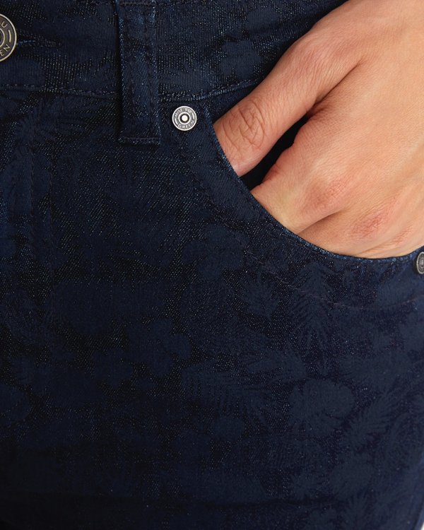 Jean imprimé ton sur ton en coton bleu Jean imprimé ton sur ton en coton bleu
