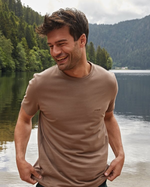 T-shirt modern fit Ethan uni manches courtes col rond coton beige T-shirt modern fit Ethan uni manches courtes col rond coton beige