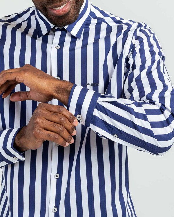 Chemise manches longues rayures batons en coton bleu Chemise manches longues rayures batons en coton bleu