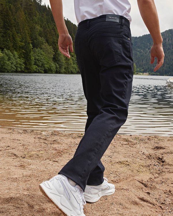 Pantalon coupe modern fit 5 poches matière confort bleu Pantalon coupe modern fit 5 poches matière confort bleu