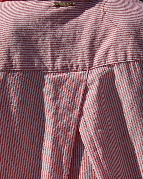 Chemisier sans manches à rayures fines verticales rouge Chemisier sans manches à rayures fines verticales rouge