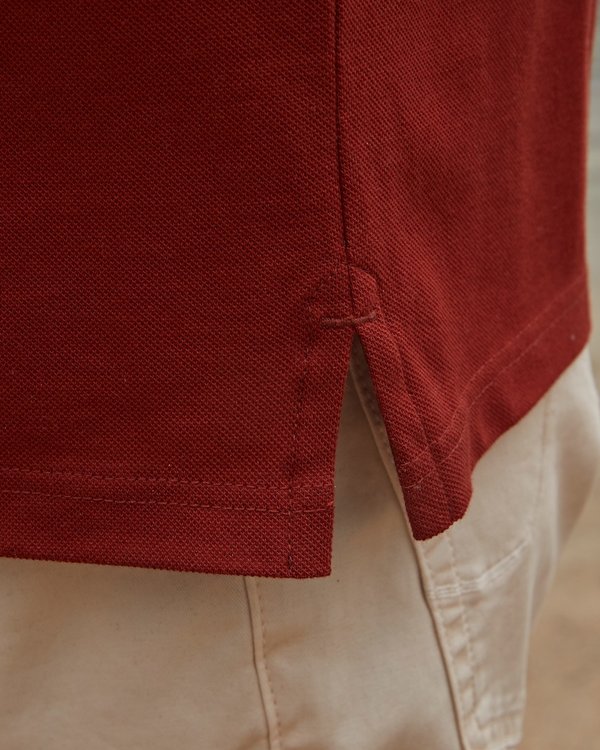 Polo modern fit manches courtes bandes épaules en coton marron
