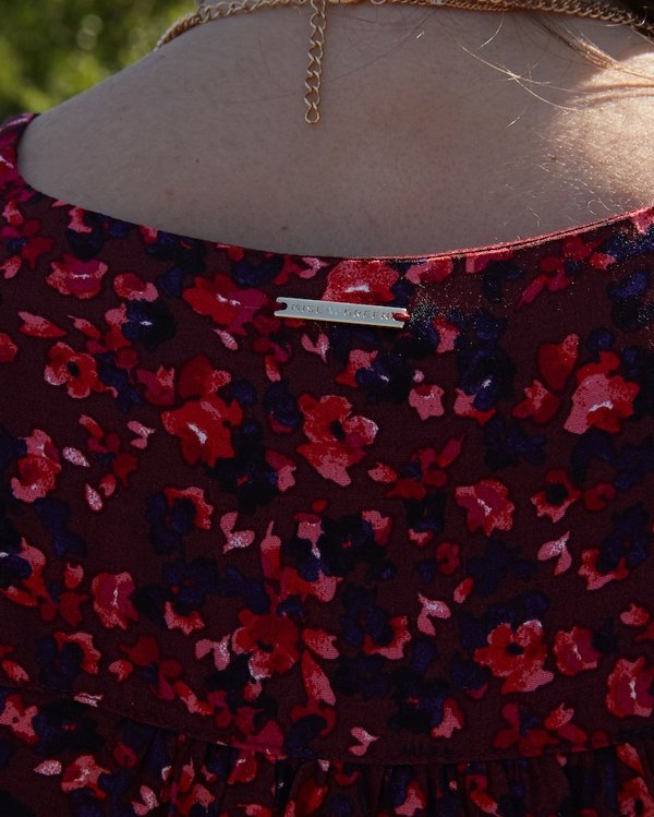Robe courte imprimée fluide détails smockés rouge Robe courte imprimée fluide détails smockés rouge