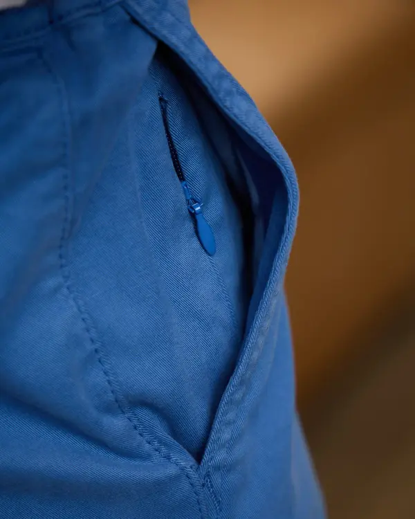 Chino coupe ajustée bleu