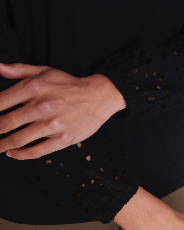 T-shirt uni manches manches longues broderie anglaise noir T-shirt uni manches manches longues broderie anglaise noir