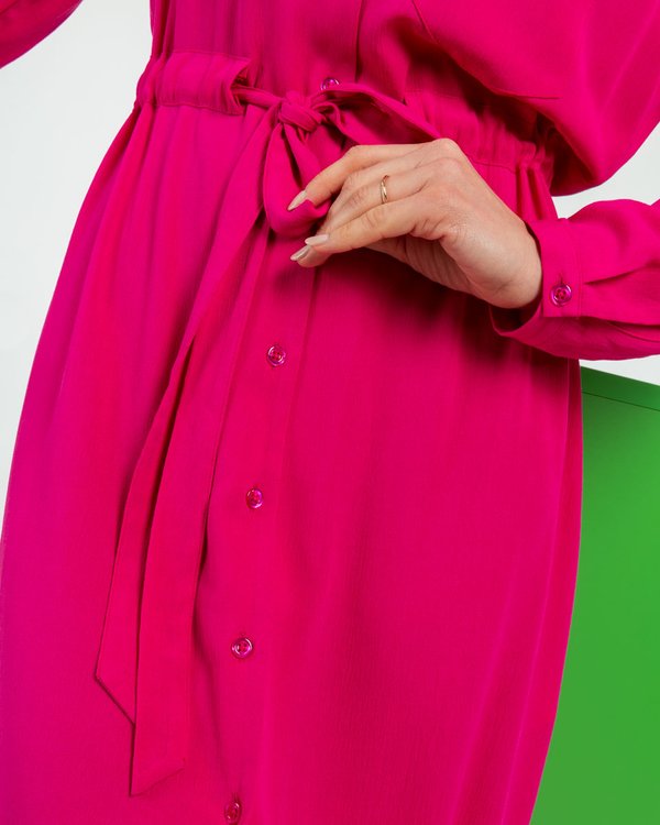 Robe chemise unie taille ceinturée en viscose rose Robe chemise unie taille ceinturée en viscose rose