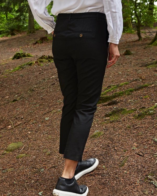 Pantalon 7/8 coupe confort fausses poches arrière noir