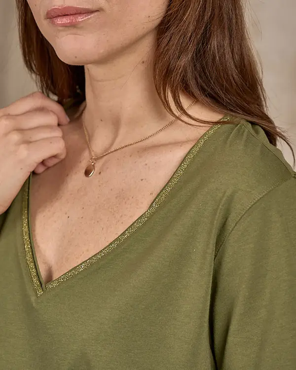 T-shirt col V lurex vert