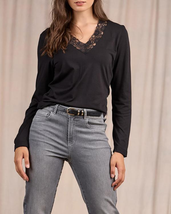 T-shirt à dentelle noir T-shirt à dentelle noir