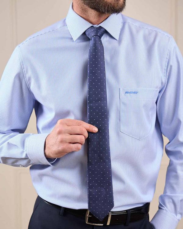 Cravate à rayures bleu