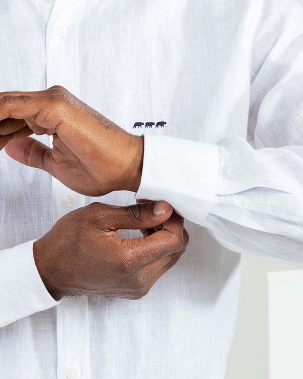 Chemise col mao unie à manches longues en lin blanc