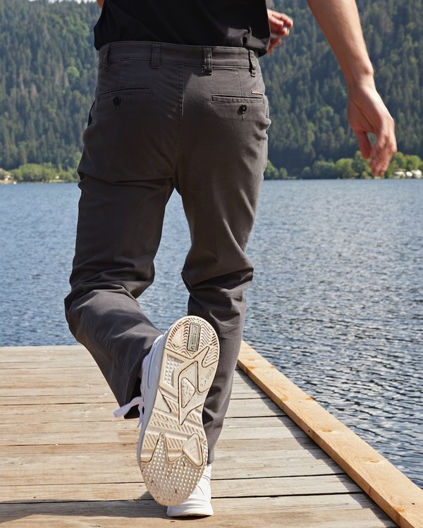 Pantalon chino Martin uni en coton gris Pantalon chino Martin uni en coton gris