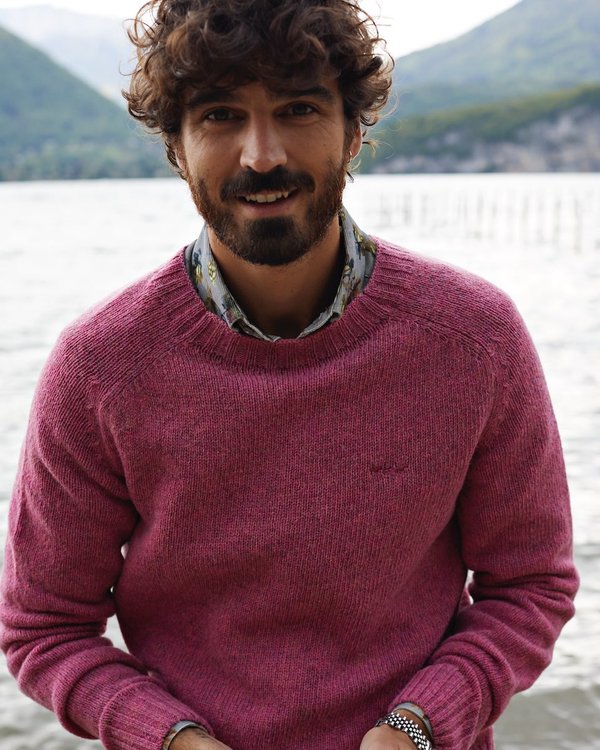 Pull rose homme à col rond