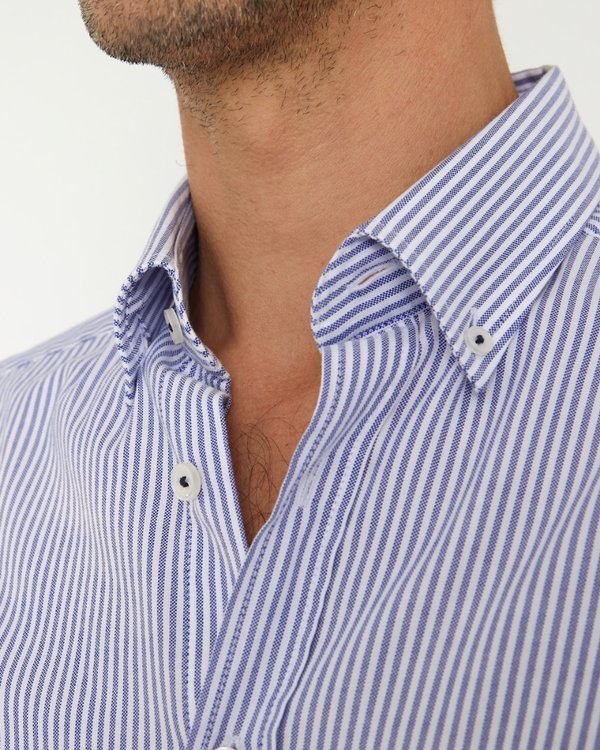 Chemise regular manches longues à fines rayures en coton bleu Chemise regular manches longues à fines rayures en coton bleu