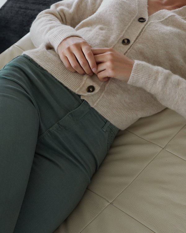 Cardigan manches longues boutonné uni en mohair beige Cardigan manches longues boutonné uni en mohair beige