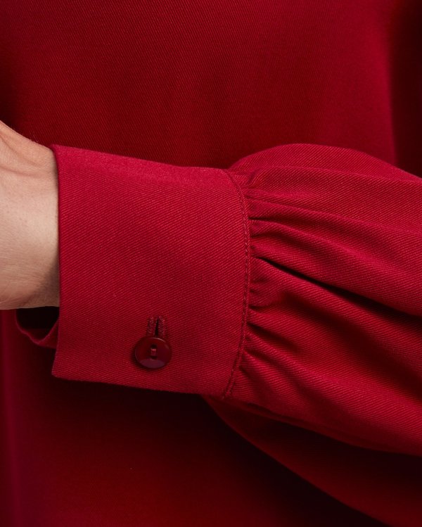 Chemisier uni boutonné détails broderies manches longues rouge Chemisier uni boutonné détails broderies manches longues rouge