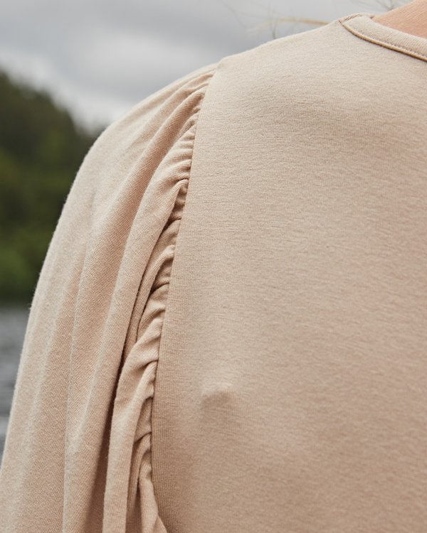 T-shirt manches 3/4 ballons uni col rond viscose et laine beige T-shirt manches 3/4 ballons uni col rond viscose et laine beige