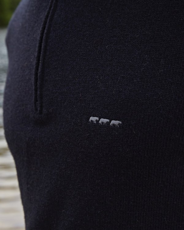 Pull col camionneur large contrasté broderie trois vaches bleu Pull col camionneur large contrasté broderie trois vaches bleu