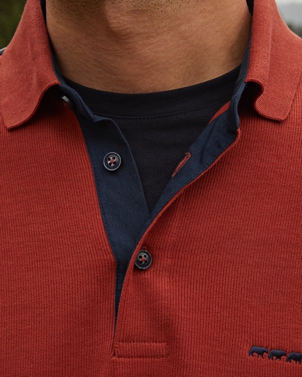 Polo manches longues regular fit à épaulettes marron Polo manches longues regular fit à épaulettes marron