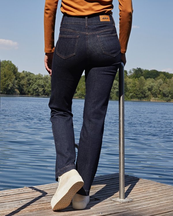 Jean droit brut en coton bleu Jean droit brut en coton bleu