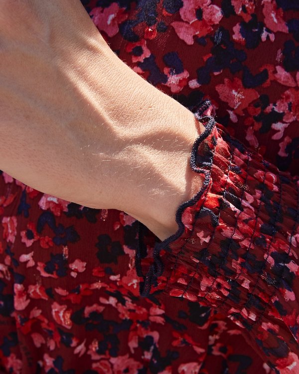 Robe longue imprimé exclusif détails smockés rouge Robe longue imprimé exclusif détails smockés rouge