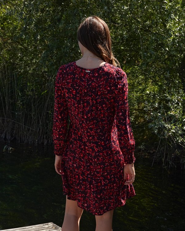 Robe courte imprimée fluide détails smockés rouge Robe courte imprimée fluide détails smockés rouge