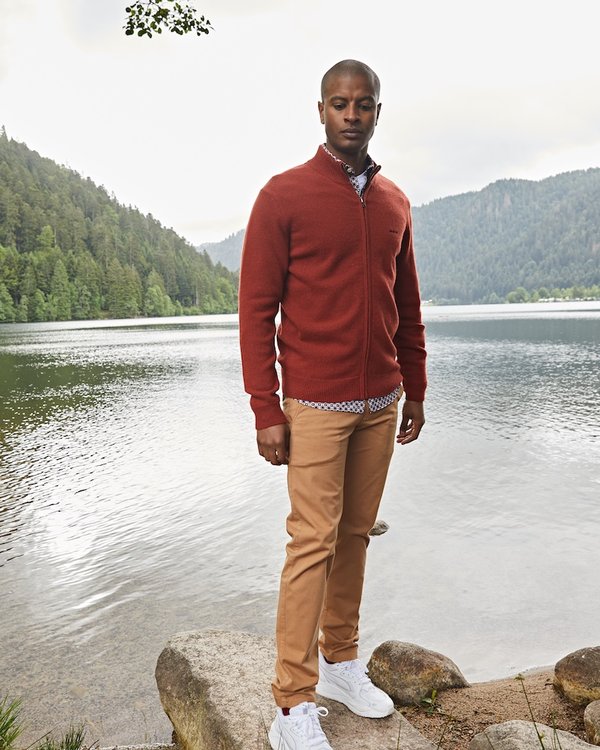 Cardigan uni Eliot col montant zippé en maille à poches marron Cardigan uni Eliot col montant zippé en maille à poches marron