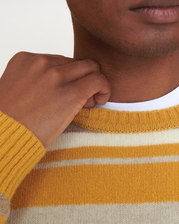 Pull rayé col rond à manches longues en laine beige Pull rayé col rond à manches longues en laine beige
