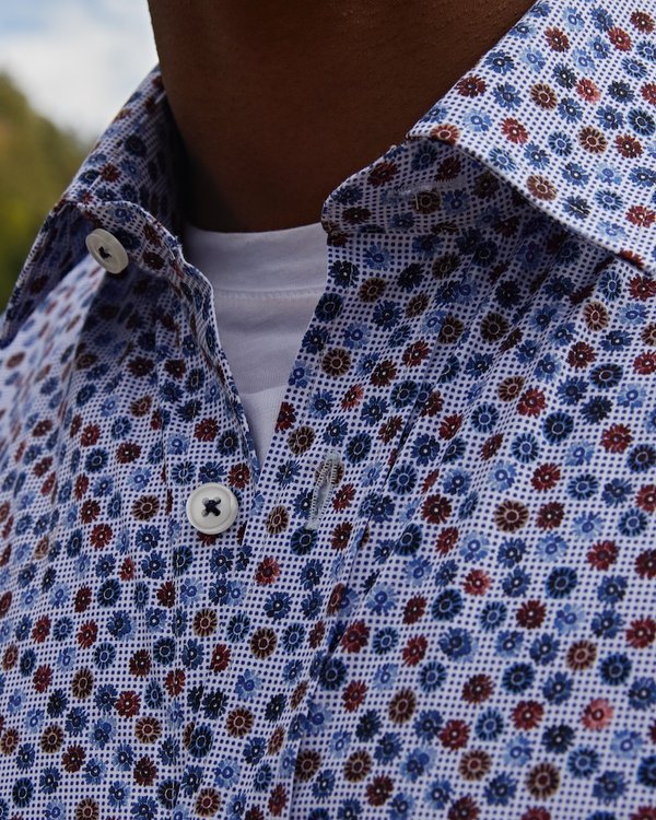 Chemise modern fit à micro motifs fleurs manches longues blanc