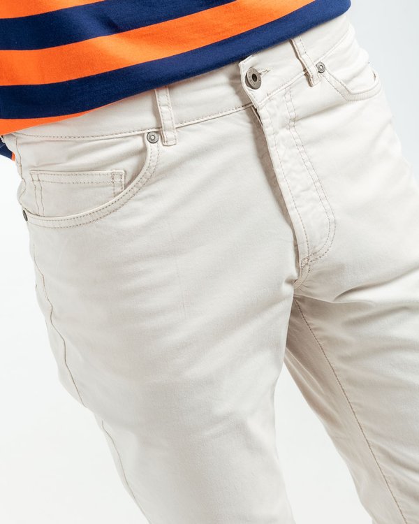 Pantalon 5 poches modern fit coton et élasthanne gris Pantalon 5 poches modern fit coton et élasthanne gris