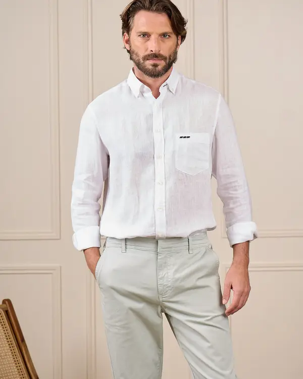 Chino coupe ajustée vert