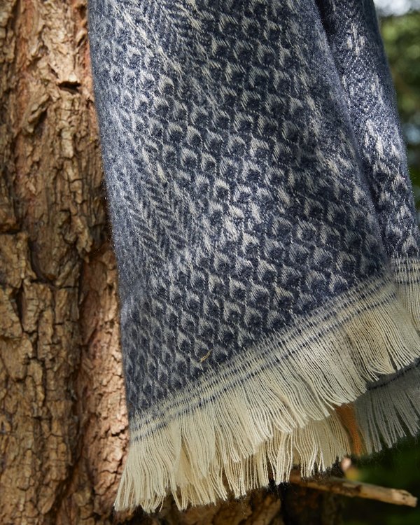 Echarpe épaisse motifs effet chevrons bleu Echarpe épaisse motifs effet chevrons bleu